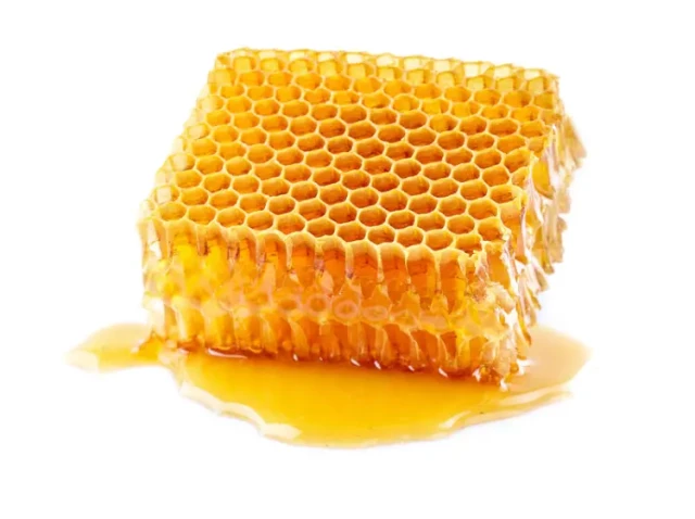 How to Harvest Honey Naturally: A Beekeeper’s Guide to Crush & Strain