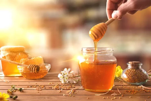 How Honey Bee Colonies Reach Their Summer Peak: Science-Based Strategies