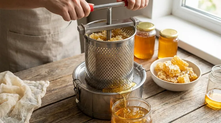 벌집에서 꿀을 짜내는 방법은 무엇인가요? 으깨서 거르는 방법(Crush and Strain Method)에 대한 간단한 안내서