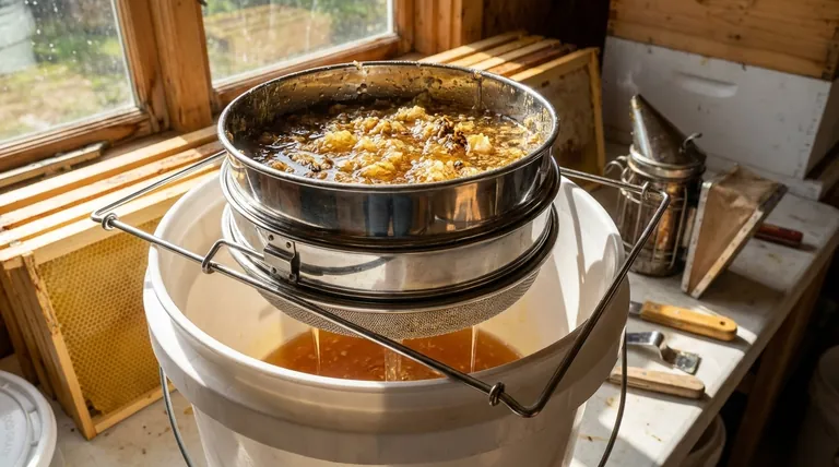 ما هي الميزات الرئيسية لمصفاة العسل ذات الغربال المزدوج؟ حقق معالجة سريعة ونظيفة للعسل