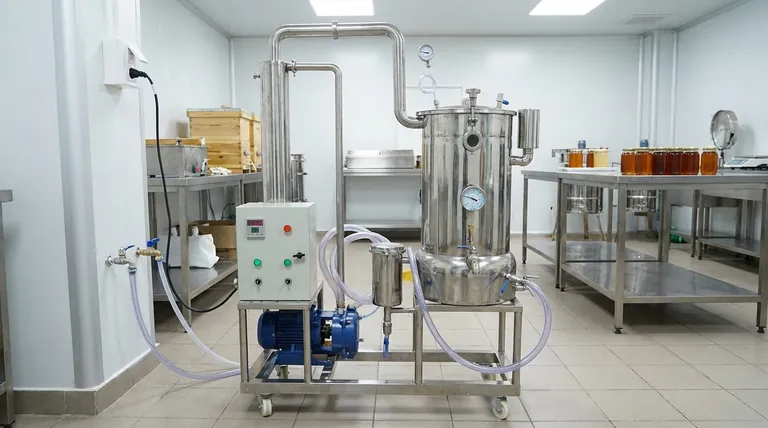 ما هي الخطوات التي يجب اتباعها عند تشغيل وإيقاف مضخة التفريغ في مكثف العسل بالتفريغ؟ احمِ عسلك ومعداتك