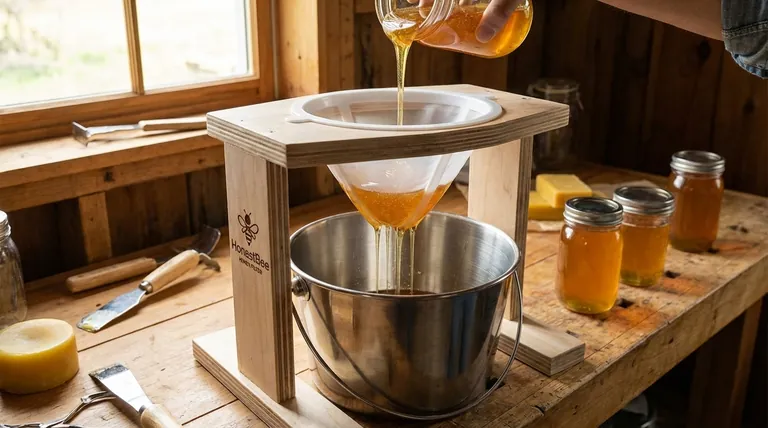 为什么过滤蜂蜜被认为是蜂蜜加工中的一个基本步骤?确保质量和商业可行性