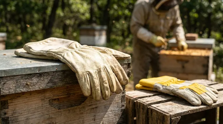 ما هي مزايا قفازات جلد الماعز لتربية النحل؟ حماية فائقة من اللسعات لمنحلك