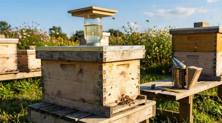 Какая общая особенность многих 5-рамочных нуклеусных ульев? Встроенная кормушка для эффективного роста колонии