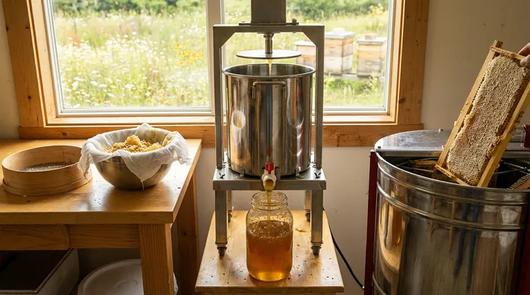 압착 꿀은 추출 꿀이나 으깨서 거른 꿀과 어떻게 다른가요? 벌집의 풍미를 최대한 느껴보세요