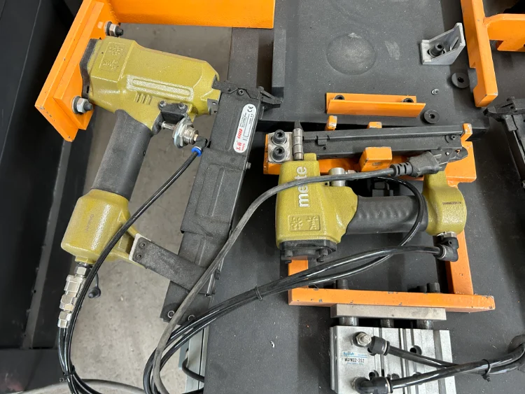 蜂フレーム製造機