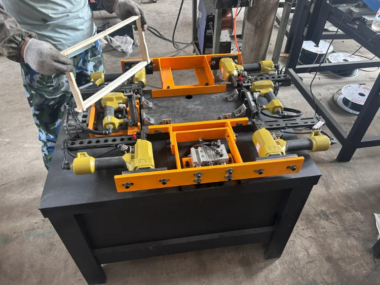 ミツバチ枠製造機