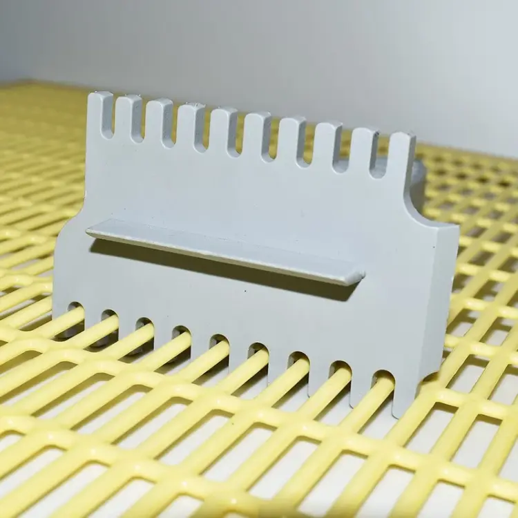 Queen Excluder Scraper