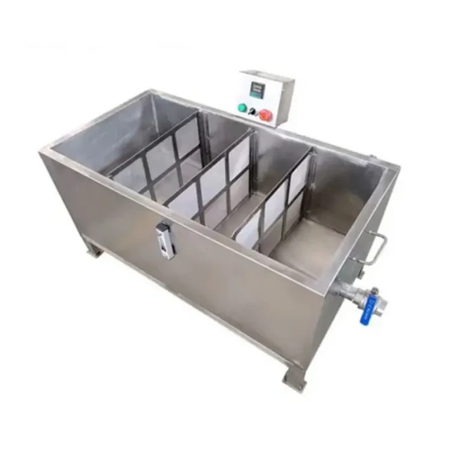 Macchina professionale per il filtraggio del miele in acciaio inox con riscaldamento a bagno d'acqua per l'apicoltura