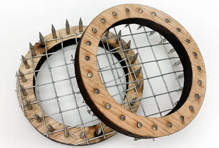 Queen Cage